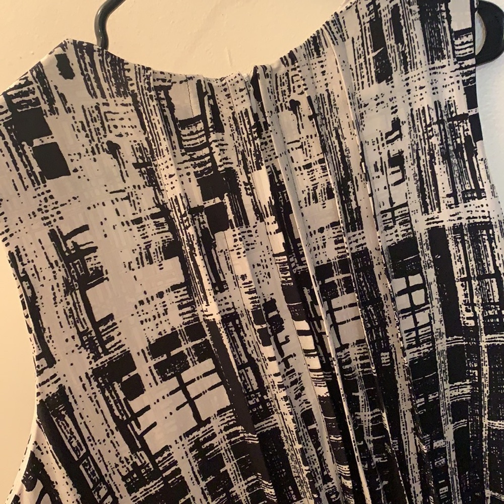 Sleeveless Calvin Klein black and white dress